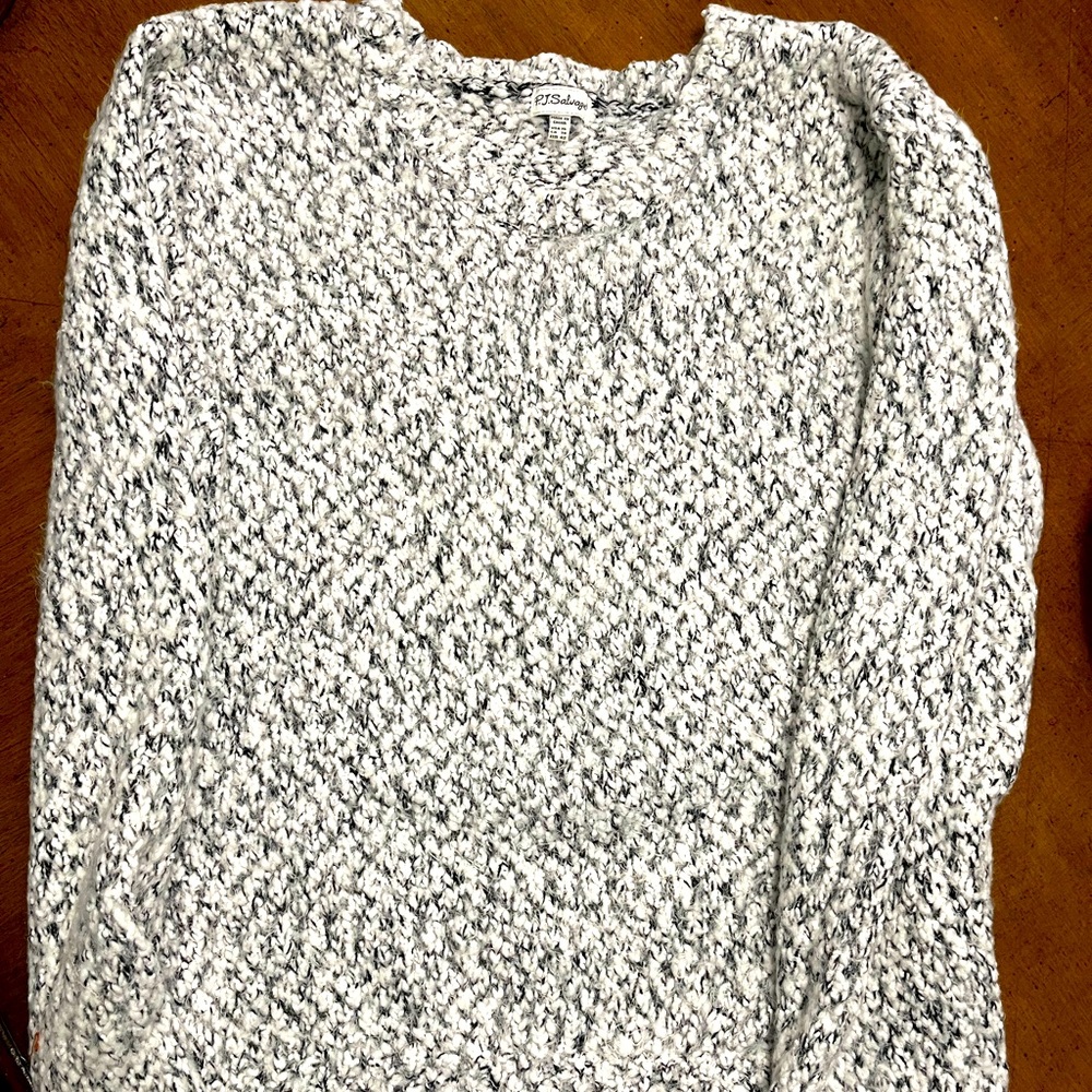 PJ Salvage Women’s Sweater, XL.
Grey/white/black